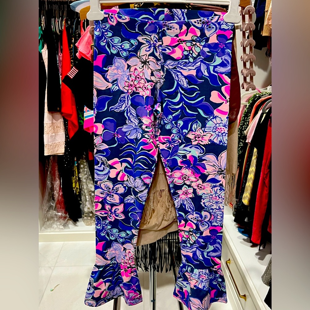 Lilly Pulitzer girls leggings with beautiful bell bottoms! NWOT XL